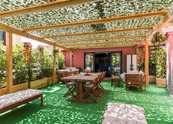 בית נופש The Garden Regency