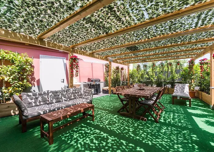 The Garden Regency בית נופש *